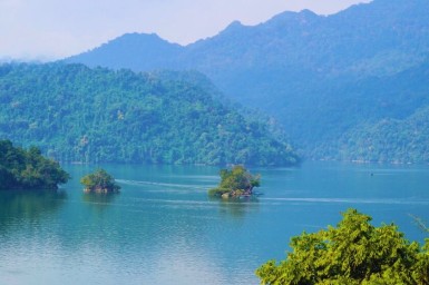 Hanoi to Ba Be Lake & National Park Tour 4 Days – Trekking, Biking & Boat Trip
